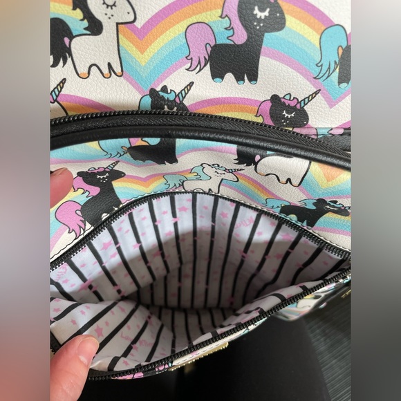 Luv Betsy unicorn backpack - Picture 5 of 7